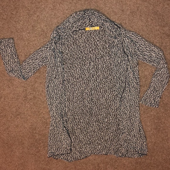 Black and white cardigan - Picture 1 of 3